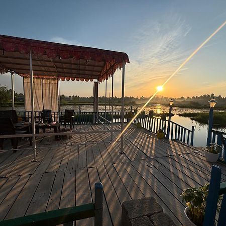Houseboat Young Wild Rose Srinagar  Luaran gambar