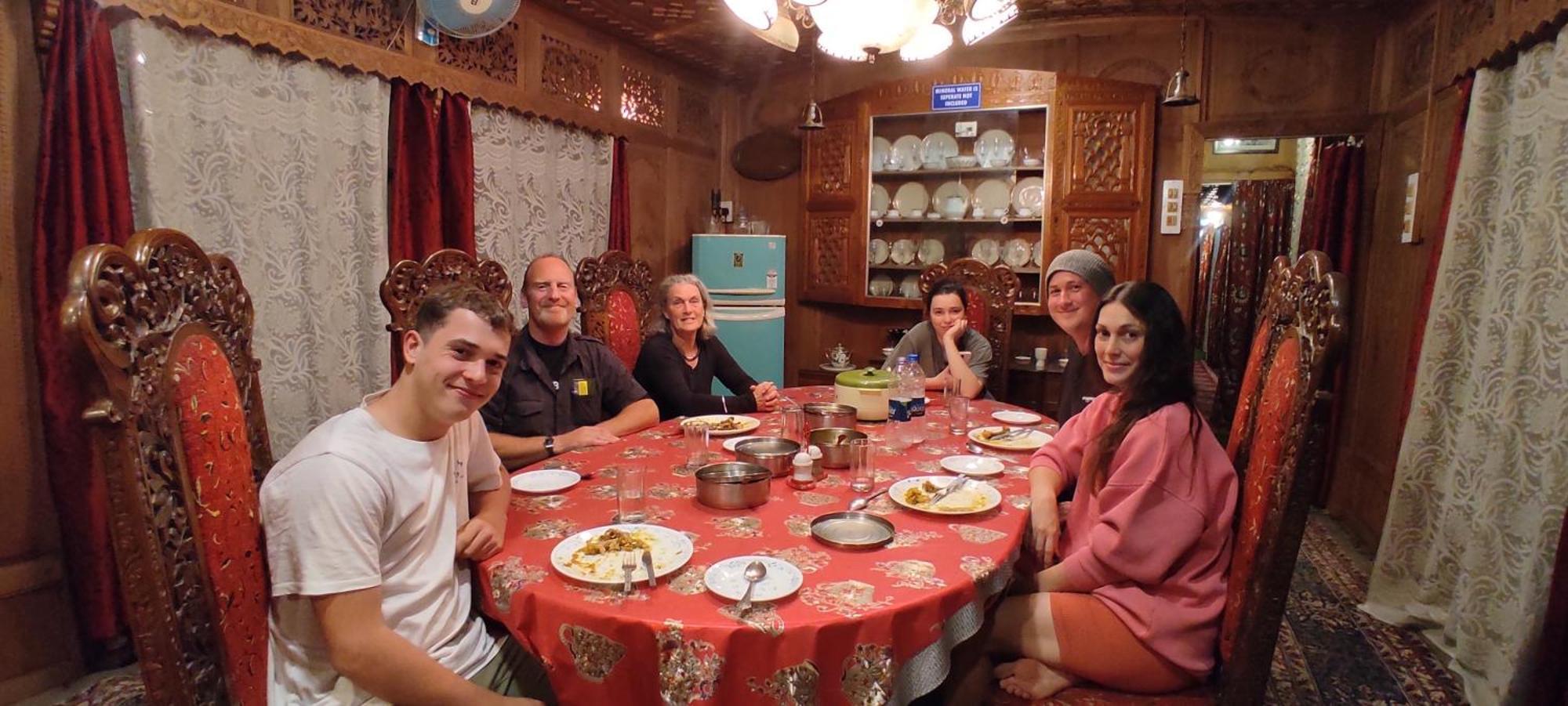 Houseboat Young Wild Rose Srinagar  Luaran gambar