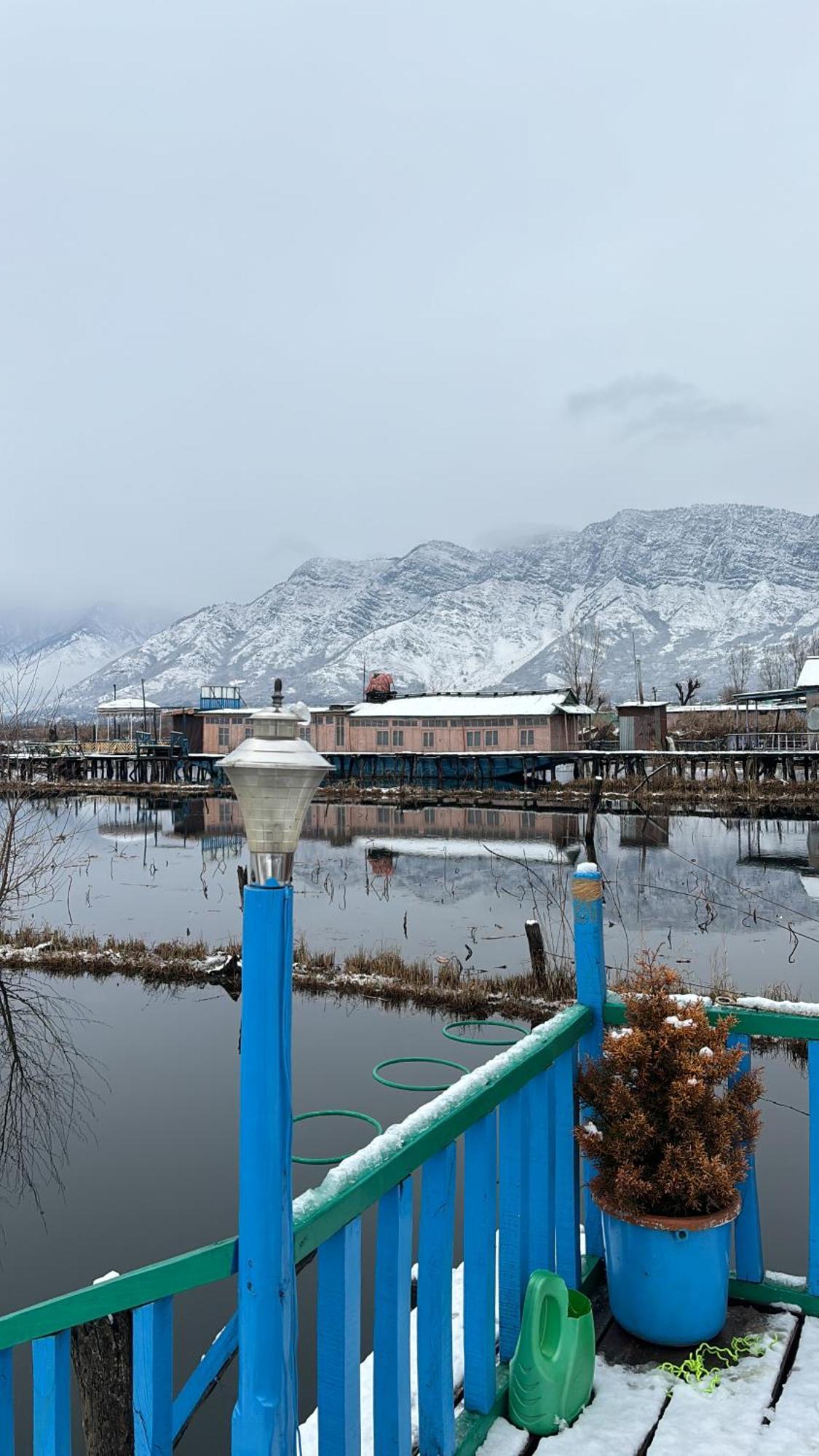 Houseboat Young Wild Rose Srinagar  Luaran gambar