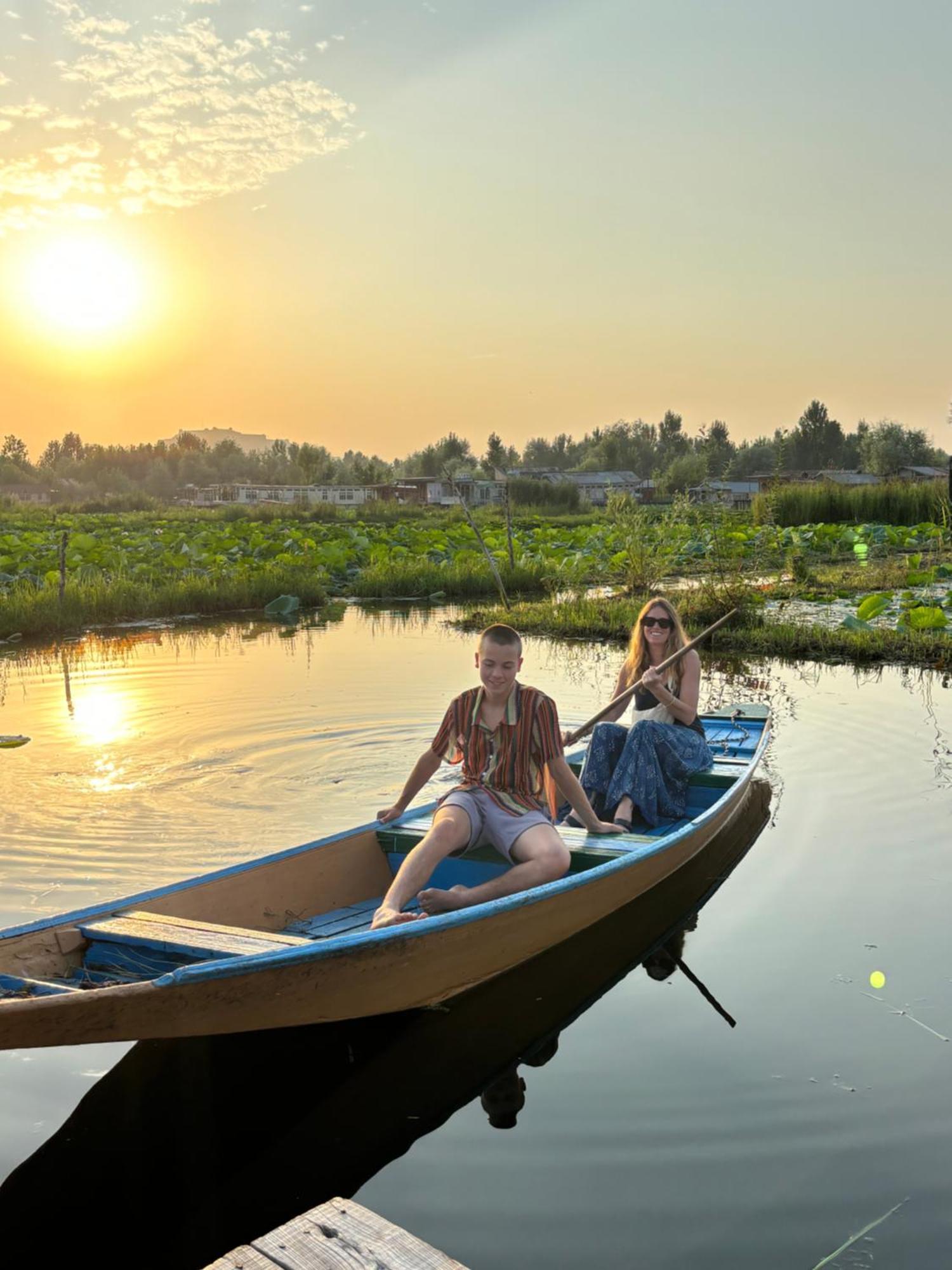 Houseboat Young Wild Rose Srinagar  Luaran gambar